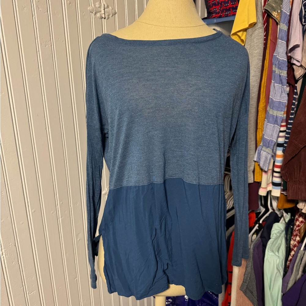 Lou & Grey Two-Tone Blue Long Sleeve Top